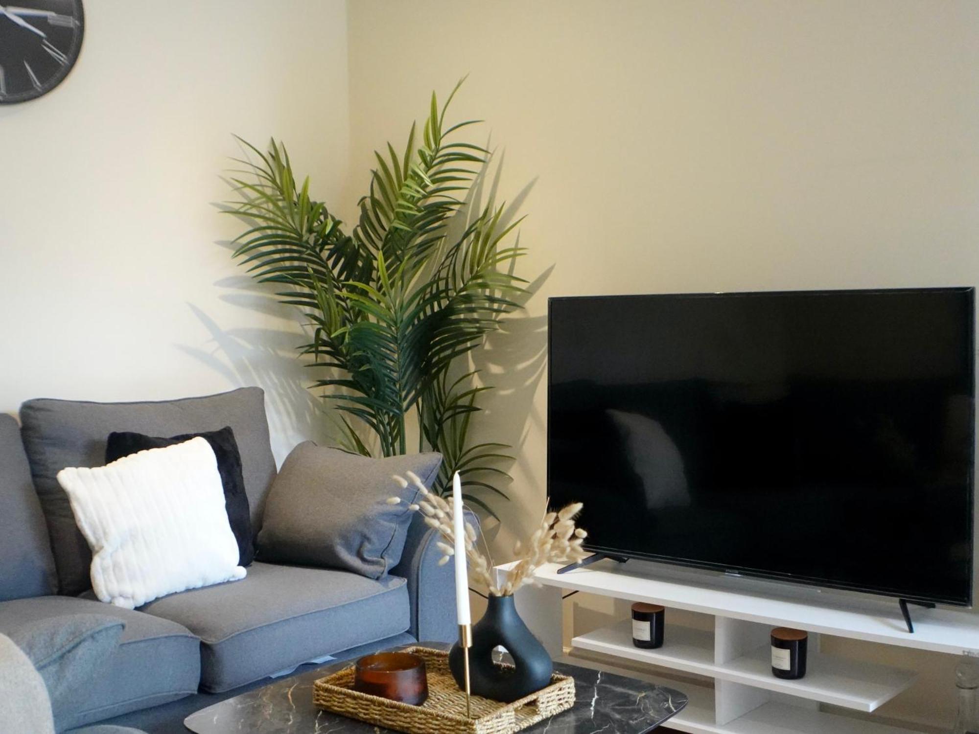Modern Spacious Apartment In Digbeth With Balcony - Netflix, Youtube, Amazon Tv, Superfast Wifi - Just 10 Mins To Birmingham Centre, Bullring, Train, Coach Station And Birmingham Fc Екстер'єр фото